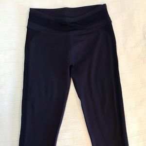 Navy blue Fabletics cropped legging
